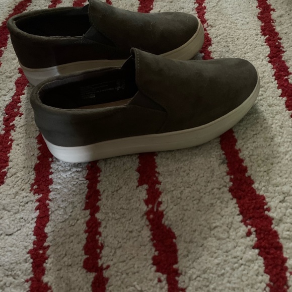 Slip On Shoes - Picture 3 of 4